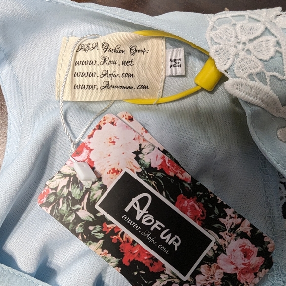 AOFUR Cold Shoulder Chiffon and Lace Light Blue Dress Size M - Picture 3 of 3